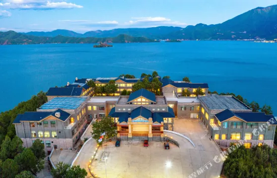 瀘沽湖銀湖島大酒店