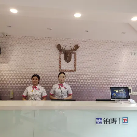 Xinxin Hyatt Regency Отели рядом с достопримечательностью «Сычуаньский Университет педагогического Экспериментального Иностранного Языка (Западный Ка»