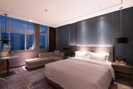 Grand Skylight International Hotel Haoyue (Shenzhen World & WaterLands Resort East Metro Station)