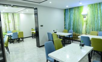 Huayi Select Hotel (Fuping Pinyang Avenue Store)