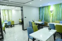 Huayi Select Hotel (Fuping Pinyang Avenue Store)