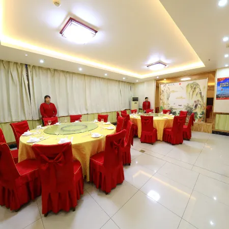 Yizhe Taixin Hotel (Long'an Bus Station)