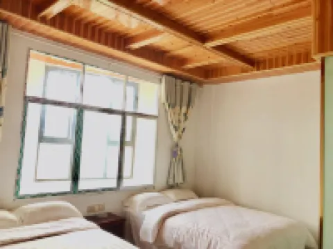 Cili Xiangweizhuang Inn