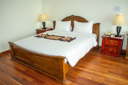 Pursat Riverside Hotel & Spa