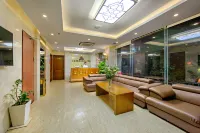 La Beach Hotel
