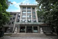 Chonpines Boutique Hotel (Jiaozuo Railway Station High-speed Railway Station)