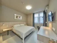 Jinjiang Inn (Shanghai People's Square East Huaihai Road) Hotels near People's Square