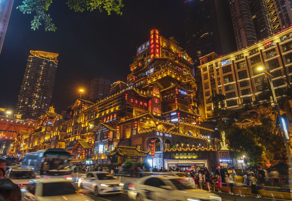 충칭의 중심가 모습과 고층 빌딩