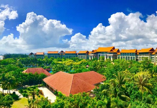 싼야 하이탕 베이의 해변 풍경