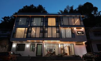 Hua Ting·Lovers Zhangjiajie Mountain View Leisure Vacation Villa (Wulingyuan Scenic Area Branch)