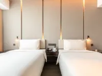 Atour Hotel (Wuhan High speed Railway Station Qingshan Heping Park Subway Station ） Hotels near Beach Park