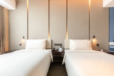 Atour Hotel (Wuhan High speed Railway Station Qingshan Heping Park Subway Station ）
