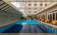 Hotel de la Renaissance Hotels in Puok