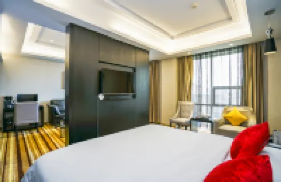Gulong Hotel (Hanzhong High-speed Railway Station Wanbang) - Pet friendly