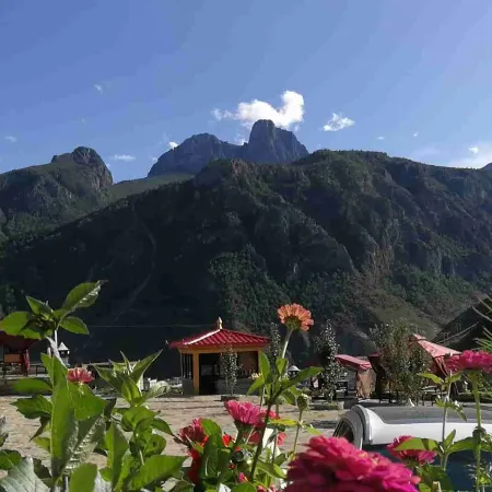 Daocheng Yading Sangjie Linka Luxury Homestay