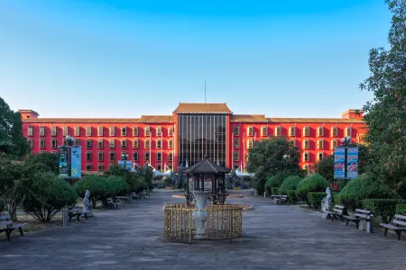 Lakeside Garden Wudelou Hotel Отели рядом с достопримечательностью «Wuhan University of Engineering, College of Posts, Telecommunications and Information Engineering (Academy of Posts and Sciences Branch)»