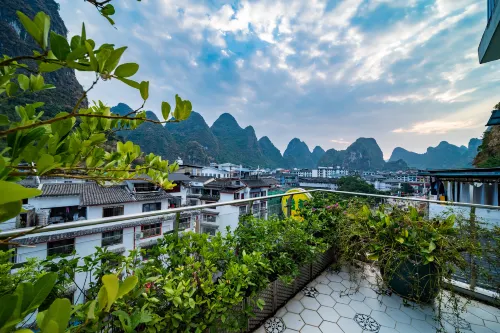 Yangshuo West Street Yanbang American Family Apartment (Yangshuo West Street Shop)