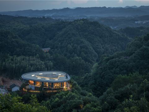 Zizai Pingjiang Wild Luxury Resort