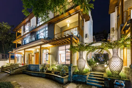 Dujiangyan Floating Spa Resort Villa