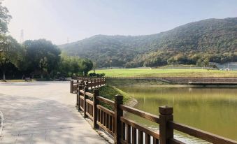 Mountain Hotel (Wuxi Taihu Lake Pleasure Garden)