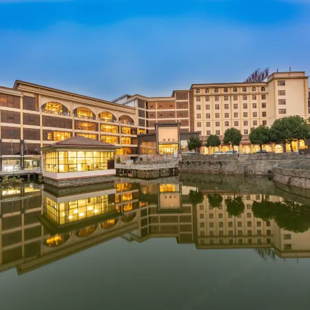 Phoenix Lake Hotel