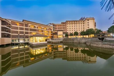 Phoenix Lake Hotel