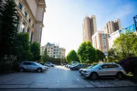 Xingren International Hotel - parking