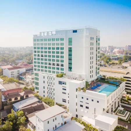 The Empress Premier Chiang Mai Отели рядом с достопримечательностью «Чанг Клан»