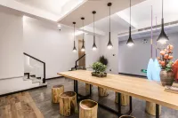 Luxian Light Luxury Inn