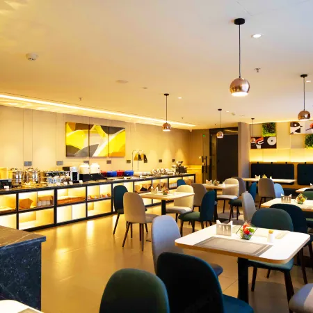 Homeinn Selected Hotel (Liaoyang Railway Station Baita Park)