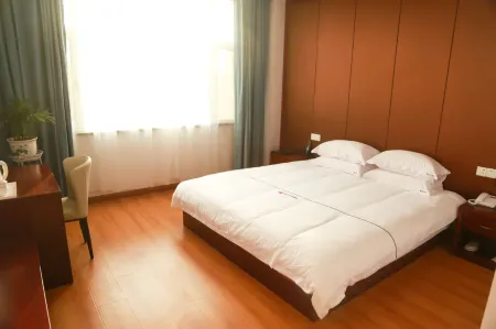 Yanggu Yingshanhong Hotel Отели рядом с достопримечательностью «Suhai Senlin Dongwu World»