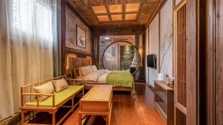 Floral Lux Hotel · Yishu Yijia Cultural Station Hotel Отели рядом с достопримечательностью «Jiangling Scenic Area»