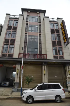 Luoping Huatian Xiaozhu Boutique Homestay Отели в г. Луопинсянь