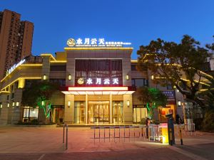 Wuhua Water Moon Skylight Luxury Boutique Hotel