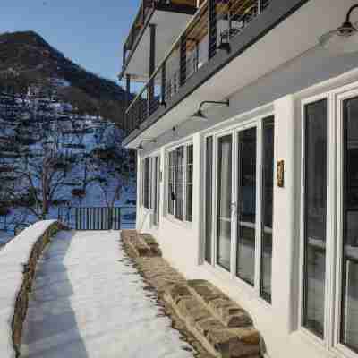 Long Table Inn Hotel Exterior