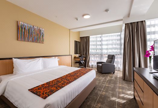 호텔 7 수리아 인근 쇼핑몰 전경