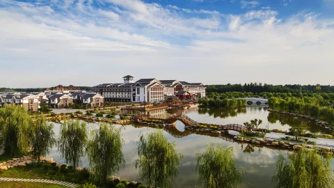 Debai Hot Spring Resort in Сяцзин