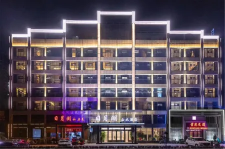 Riyuehu Mountain Hotel (Shangqiu South Railway Station) Отели рядом с достопримечательностью «Shangqiu Institute of Technology»