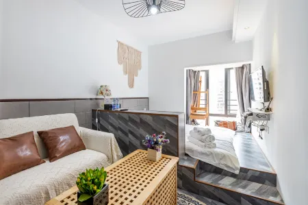 Shenzhen Love Bird Apartment (Huangbeiling Branch)