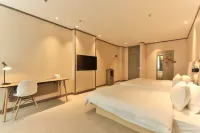 HanTing Hotel (Qingdao Chongqing South Road Xinduxin) Hotels in der Nähe von Sifang