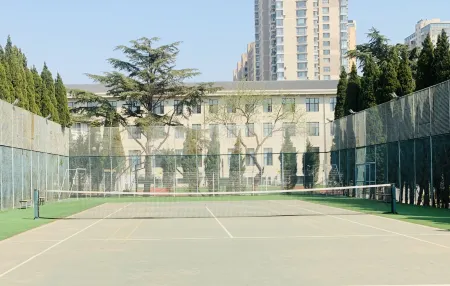 Acacia Villa Отели рядом с достопримечательностью «Dalian Minzu University»