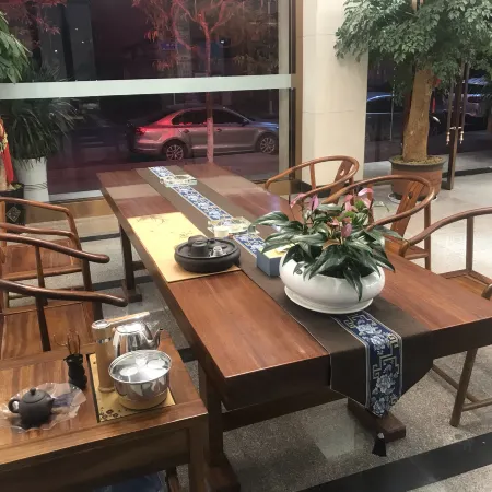 Lianghe Yinghai Hotel