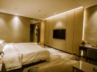伊宁海泰国际酒店 - 轻奢大床房