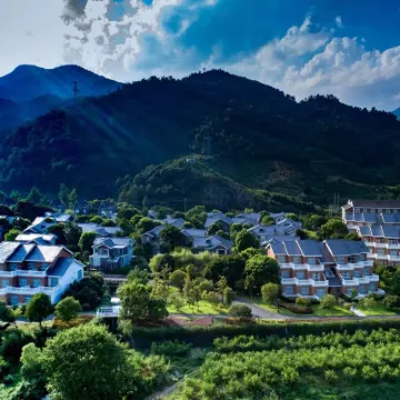 Yinfeng Holiday Resort Hotels near Xikou-Tengtou Scenic Area