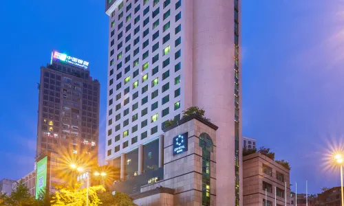 Crystal Hotel  GuiYang PenShuiChi MinSheng Food Street