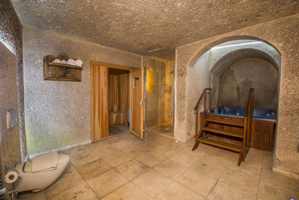 Roma Cave Suite