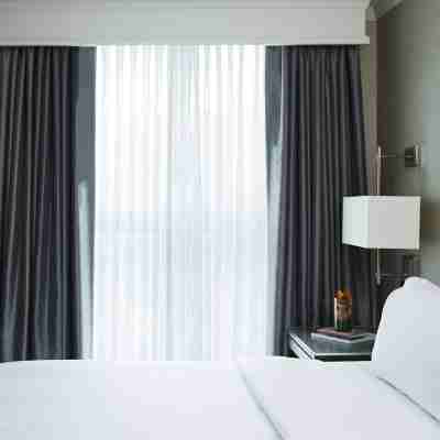 Chicago Marriott Suites O'Hare Rooms