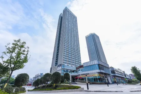 Yue Qingju Hotel (Chongqing North Railway Station)