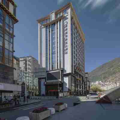 康定情歌廣場溜溜城格桑花大酒店 Hotel Exterior