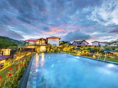 Fox Kandy by Fox Resorts - Luxury in the Mist